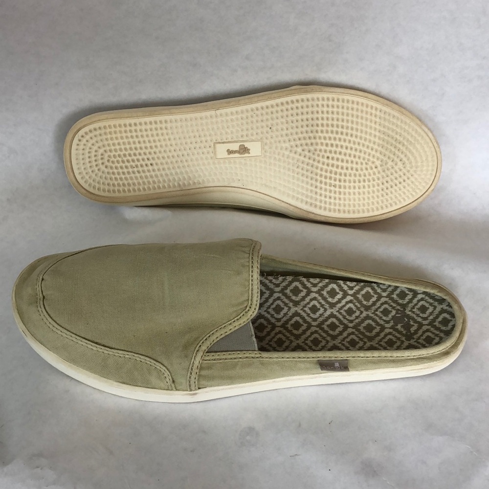 Canvas slip on